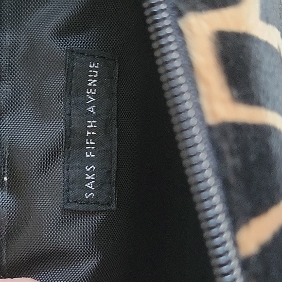 NWT Saks Fifth Avenue Faux Giraffe Plush Shoulder Bag - Picture 9 of 12